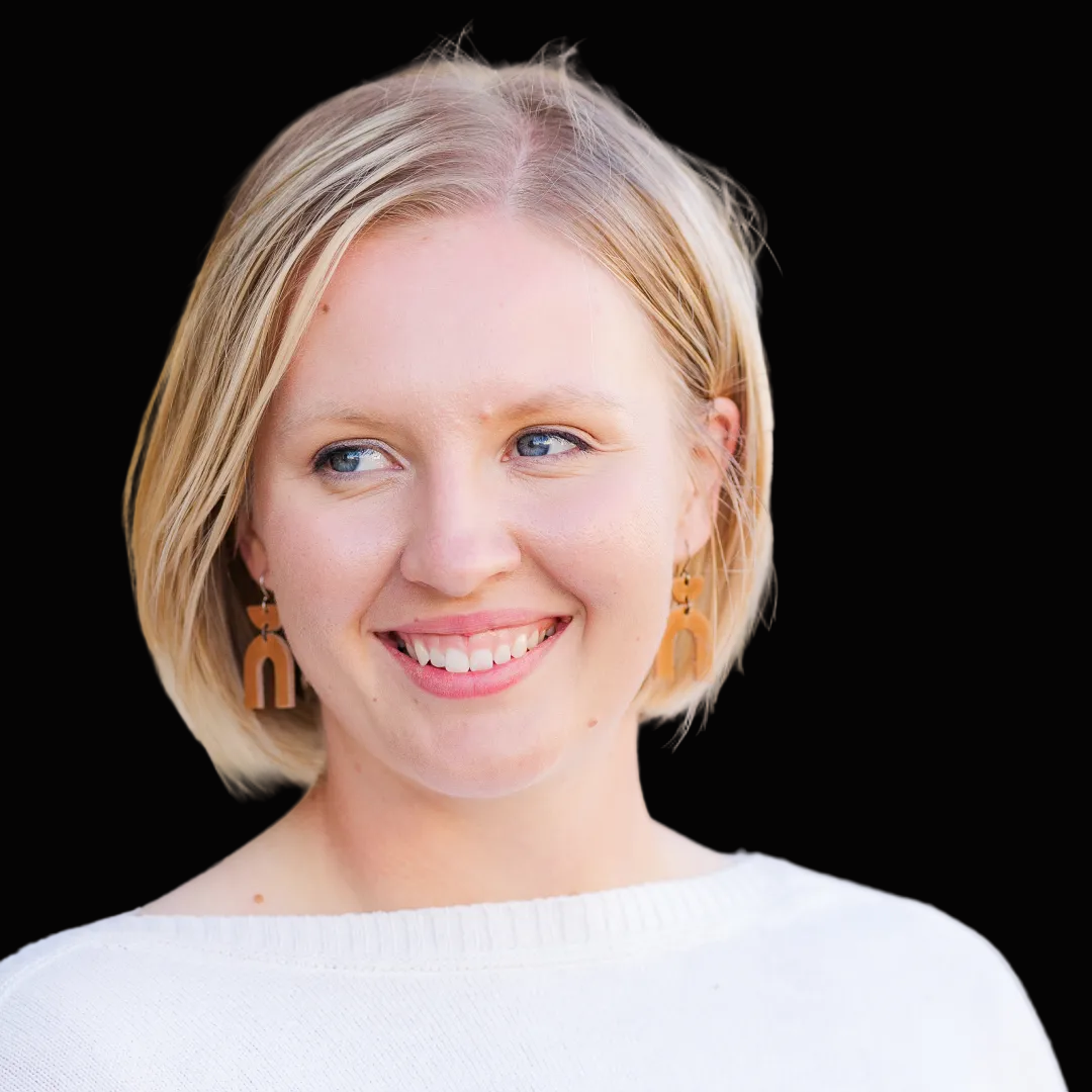 Arched Leather Earrings – Modern & Lightweight