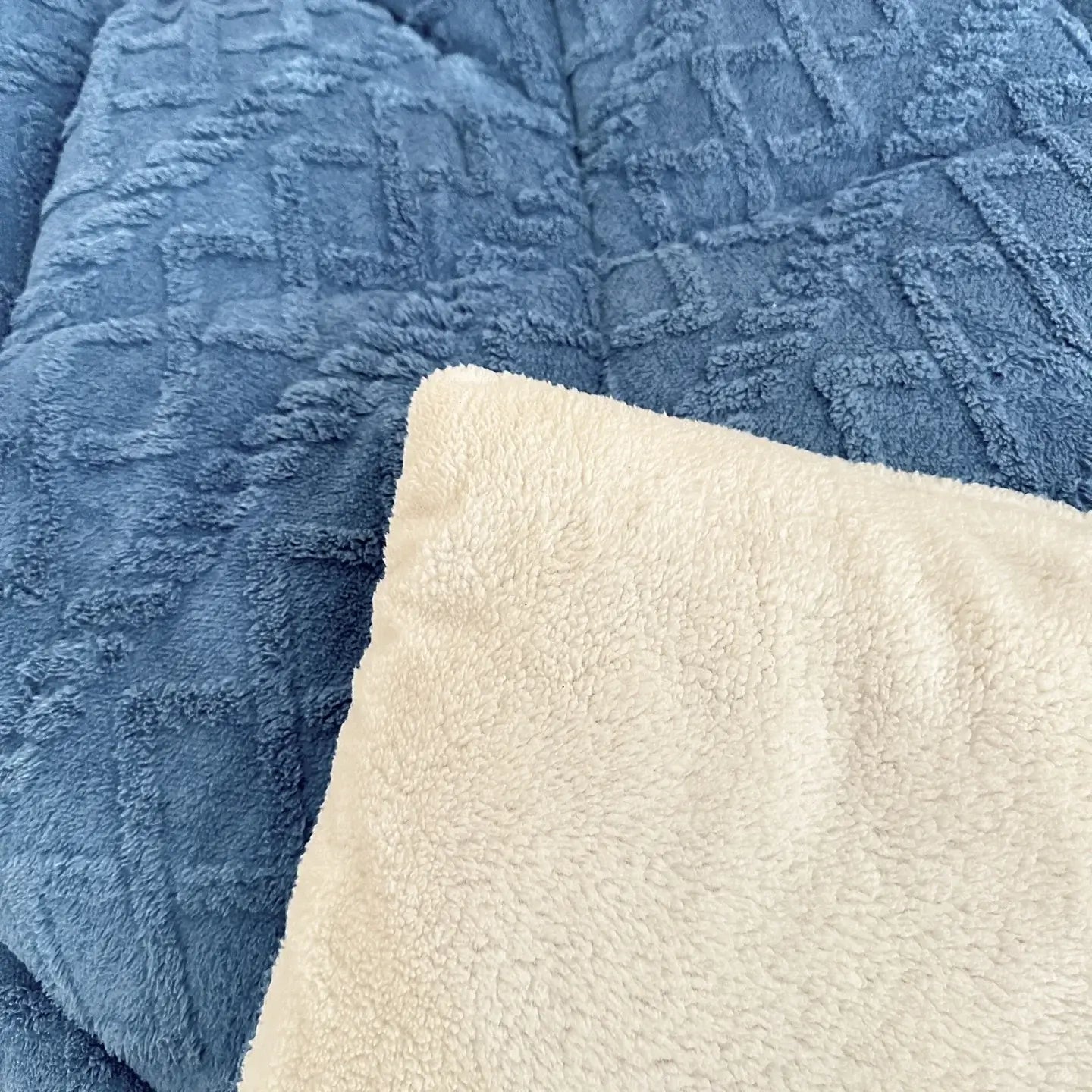 Modern Polyester Down Comforter Soft Warm and Skin Friendly - Hadi Craft