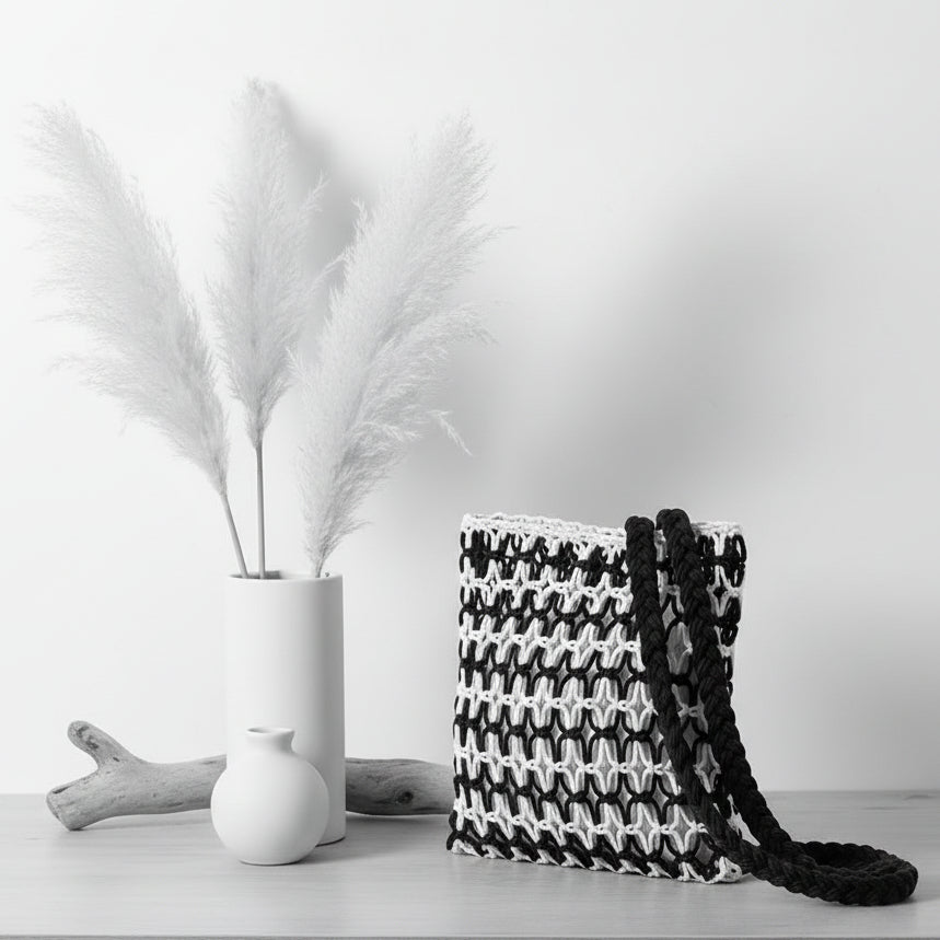 Straw Woven Bag With Lace Up Pattern Suitable For Women Beach Vacation Beach Bag