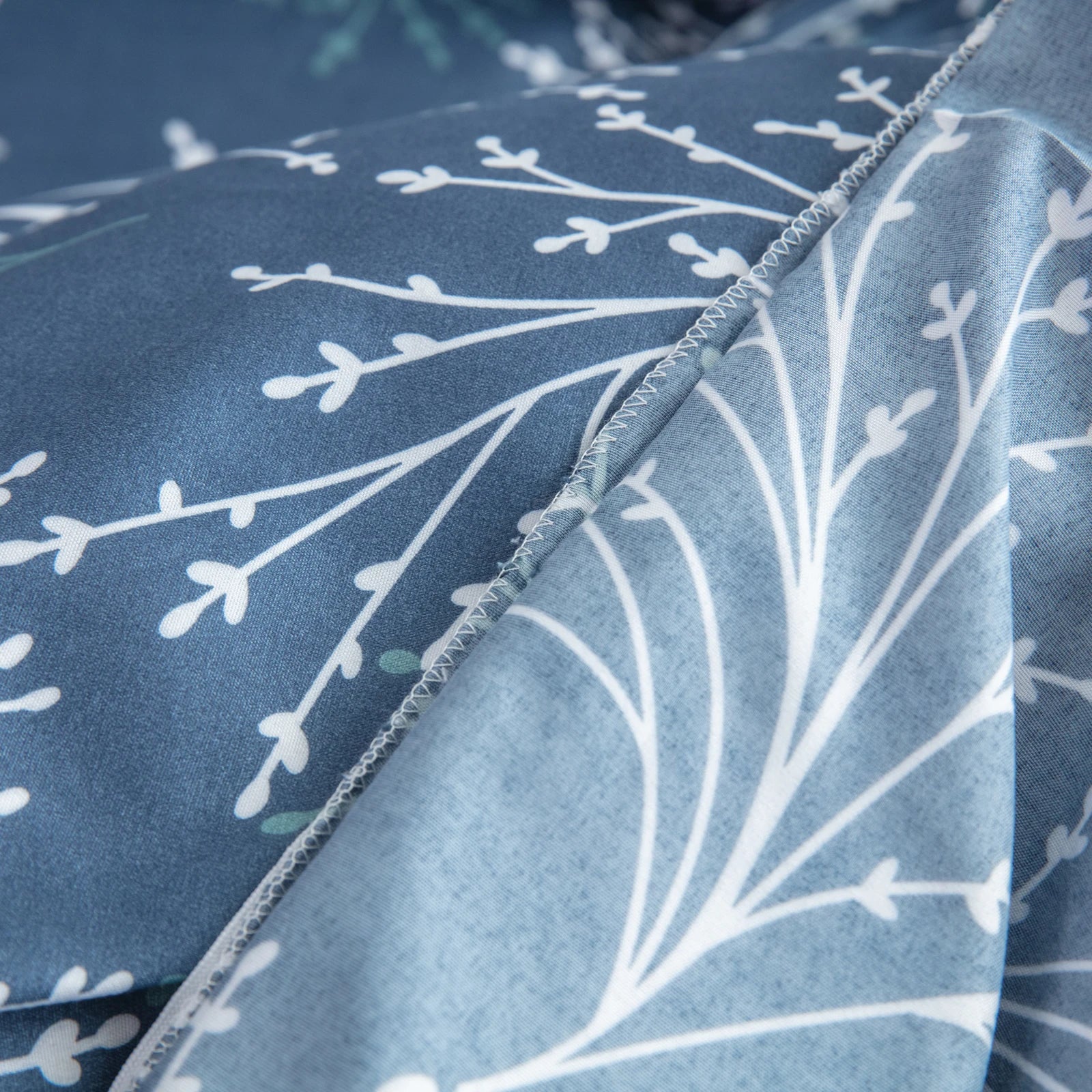 Blue Plant and Flower Pattern Bedspread 3-Piece Set